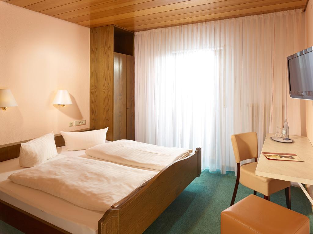 Hotel Loesch Pfaelzer Hof Romerberg Bagian luar foto